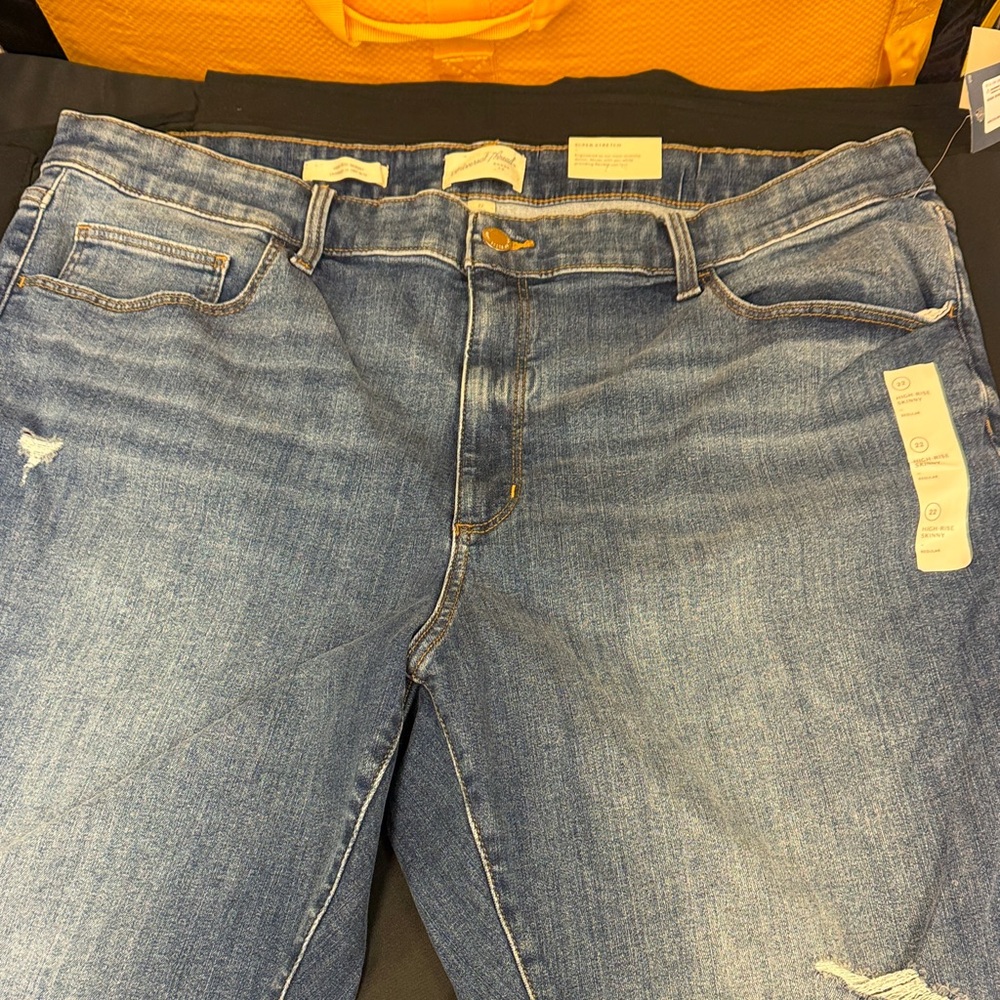 Universal Thread Goods Co. high rise skinny Blue Distressed Jeans size 22 reg